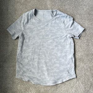 lululemon size 10 grey army print shirt